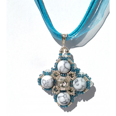 Collier Deirdre en howlite naturelle - création Celhenne Bijoux