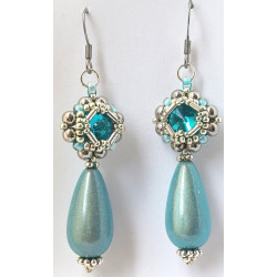 Boucles Deirdre en cristal - création Celhenne Bijoux