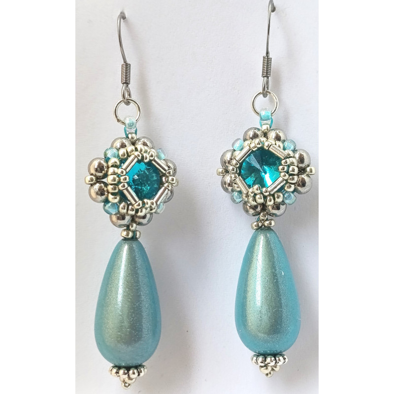 Boucles Deirdre en cristal - création Celhenne Bijoux