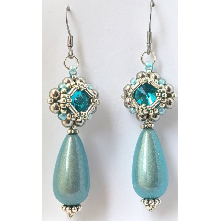 Boucles Deirdre en cristal - création Celhenne Bijoux